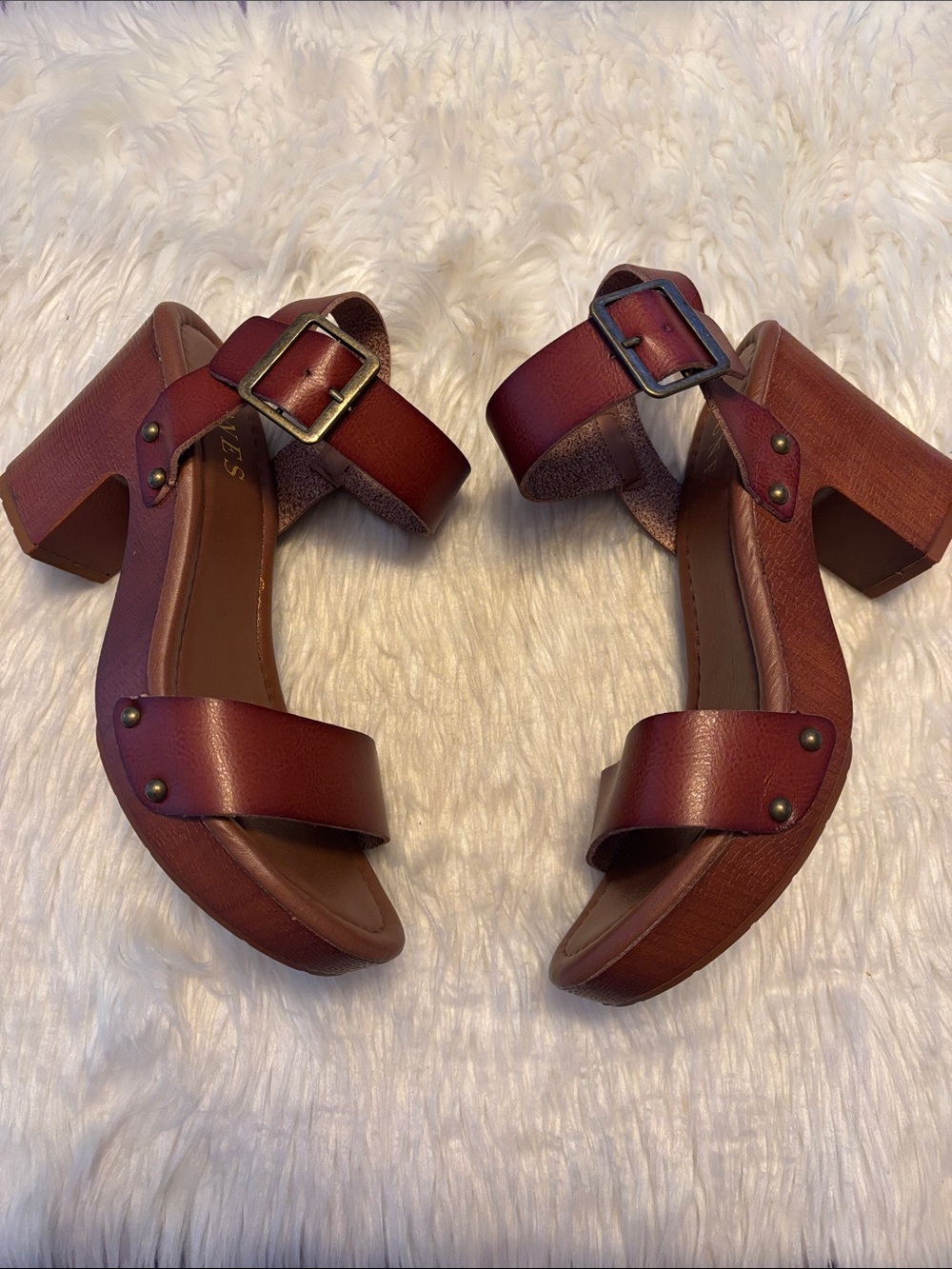 Dunes Women’s Platform Sandals Sz 7